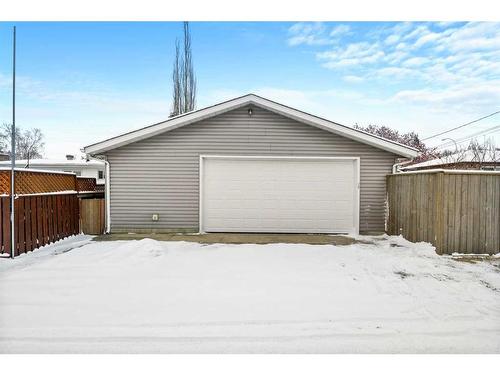 78 Gainsborough Drive Sw, Calgary, AB - Outdoor With Exterior