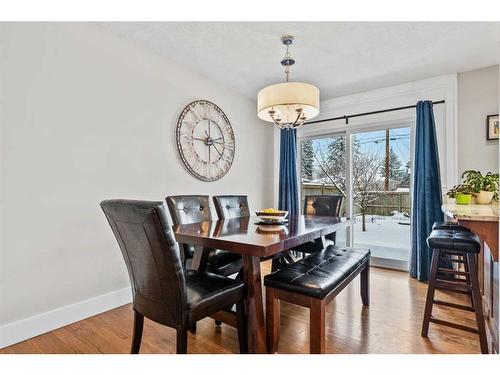 78 Gainsborough Drive Sw, Calgary, AB - Indoor Photo Showing Dining Room