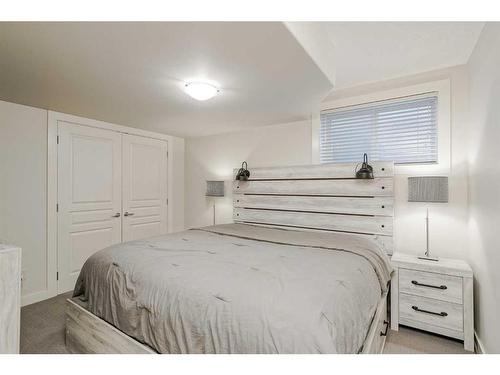 70 Valley Crest Rise Nw, Calgary, AB - Indoor Photo Showing Bedroom