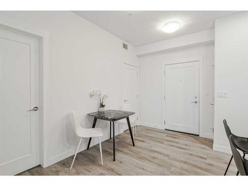 318-40 Walgrove Walk Se, Calgary, AB - Indoor Photo Showing Other Room