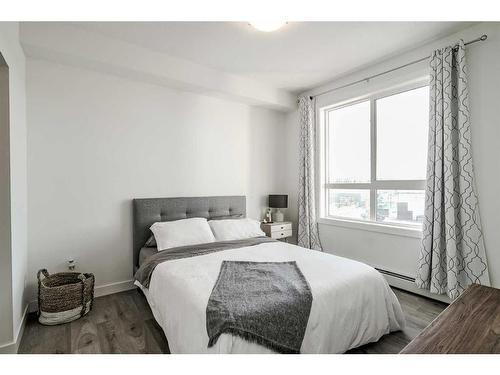 318-40 Walgrove Walk Se, Calgary, AB - Indoor Photo Showing Bedroom