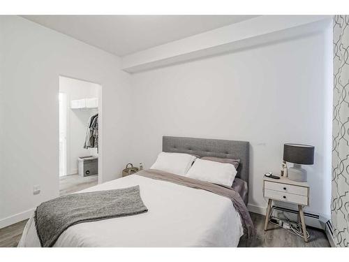 318-40 Walgrove Walk Se, Calgary, AB - Indoor Photo Showing Bedroom