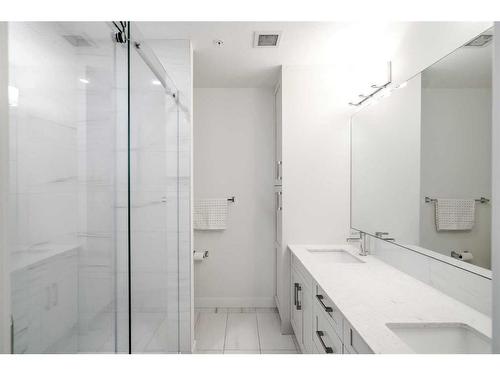 318-40 Walgrove Walk Se, Calgary, AB - Indoor Photo Showing Bathroom