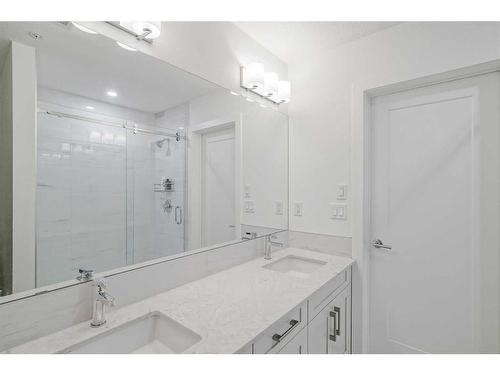 318-40 Walgrove Walk Se, Calgary, AB - Indoor Photo Showing Bathroom