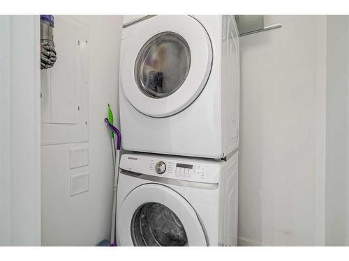 318-40 Walgrove Walk Se, Calgary, AB - Indoor Photo Showing Laundry Room