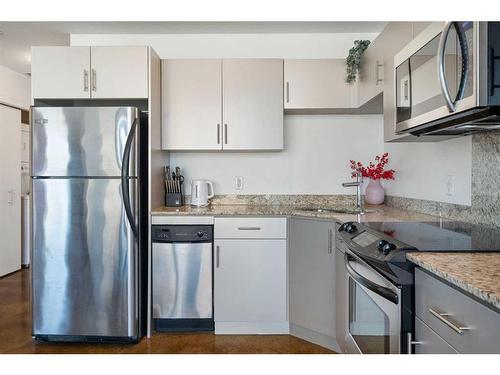 1503-135 13 Avenue Sw, Calgary, AB - Indoor Photo Showing Kitchen With Stainless Steel Kitchen With Upgraded Kitchen