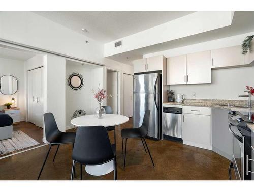 1503-135 13 Avenue Sw, Calgary, AB - Indoor Photo Showing Kitchen With Stainless Steel Kitchen