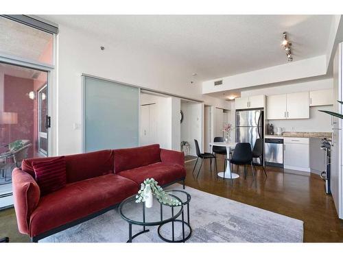 1503-135 13 Avenue Sw, Calgary, AB - Indoor Photo Showing Living Room