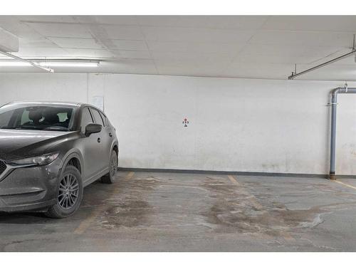 1503-135 13 Avenue Sw, Calgary, AB - Indoor Photo Showing Garage