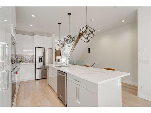 2557 21 Avenue Sw, Calgary, AB - Indoor Photo Showing Kitchen With Stainless Steel Kitchen With Upgraded Kitchen