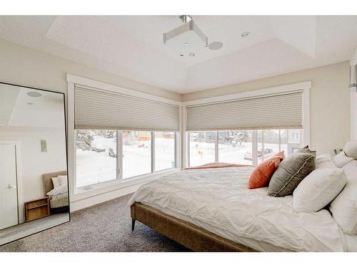 2557 21 Avenue Sw, Calgary, AB - Indoor Photo Showing Bedroom