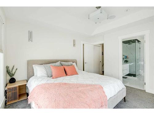 2557 21 Avenue Sw, Calgary, AB - Indoor Photo Showing Bedroom