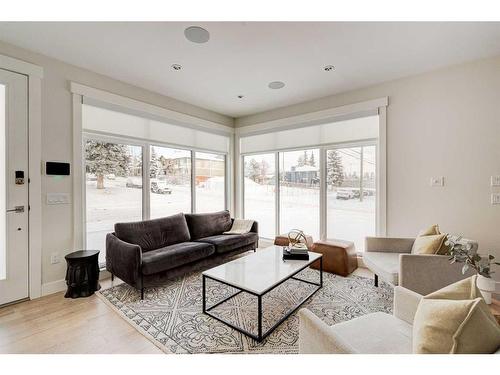 2557 21 Avenue Sw, Calgary, AB - Indoor Photo Showing Living Room