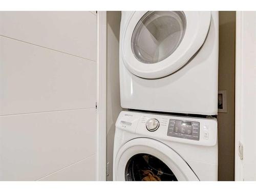 2557 21 Avenue Sw, Calgary, AB - Indoor Photo Showing Laundry Room