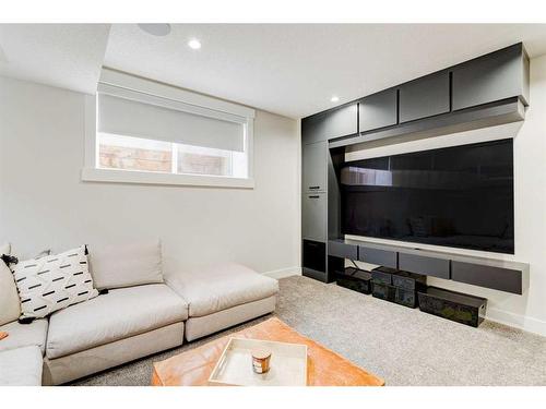 2557 21 Avenue Sw, Calgary, AB - Indoor Photo Showing Living Room