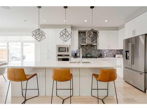 2557 21 Avenue Sw, Calgary, AB - Indoor Photo Showing Kitchen With Stainless Steel Kitchen With Upgraded Kitchen