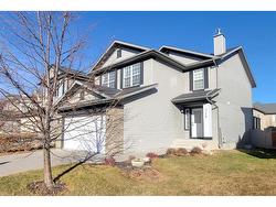 318 Cougar Ridge Drive SW Calgary, AB T3H 4Z3