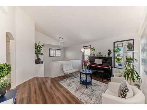 182 Panatella Circle Nw, Calgary, AB - Indoor Photo Showing Living Room