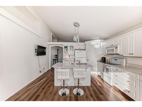 182 Panatella Circle Nw, Calgary, AB - Indoor Photo Showing Kitchen