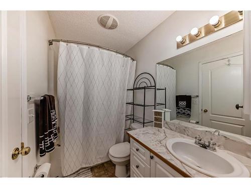 182 Panatella Circle Nw, Calgary, AB - Indoor Photo Showing Bathroom