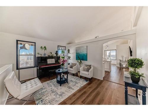 182 Panatella Circle Nw, Calgary, AB - Indoor Photo Showing Living Room