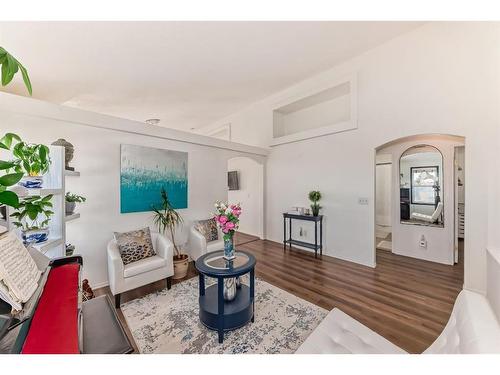 182 Panatella Circle Nw, Calgary, AB - Indoor Photo Showing Living Room