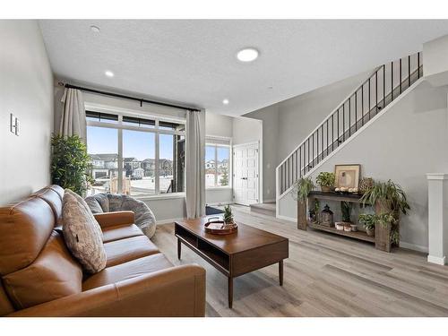 20 Royston Walk Nw, Calgary, AB - Indoor Photo Showing Living Room