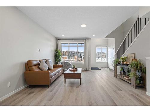 20 Royston Walk Nw, Calgary, AB - Indoor Photo Showing Living Room