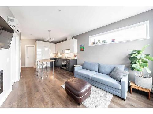 306-515 4 Avenue Ne, Calgary, AB - Indoor Photo Showing Living Room