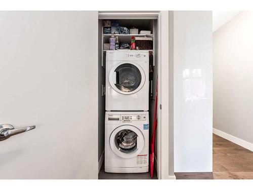 306-515 4 Avenue Ne, Calgary, AB - Indoor Photo Showing Laundry Room