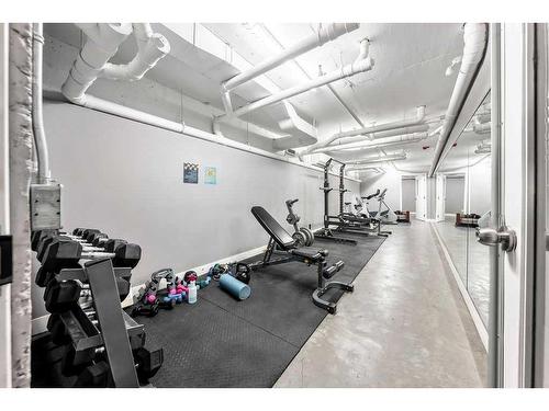 306-515 4 Avenue Ne, Calgary, AB - Indoor Photo Showing Gym Room