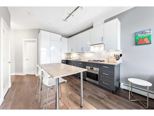 306-515 4 Avenue Ne, Calgary, AB - Indoor Photo Showing Kitchen With Upgraded Kitchen