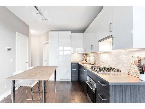 306-515 4 Avenue Ne, Calgary, AB - Indoor Photo Showing Kitchen With Upgraded Kitchen