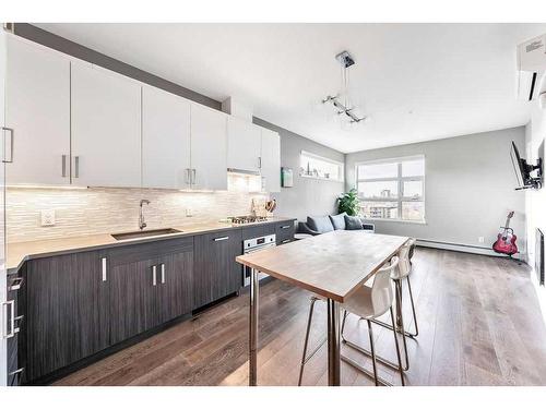 306-515 4 Avenue Ne, Calgary, AB - Indoor Photo Showing Kitchen With Upgraded Kitchen