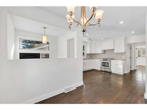 3 Cardiff Drive Nw, Calgary, AB - Indoor Photo Showing Kitchen