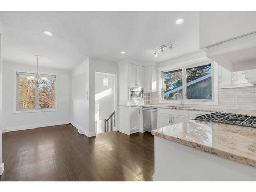 3 Cardiff Drive Nw, Calgary, AB - Indoor Photo Showing Kitchen