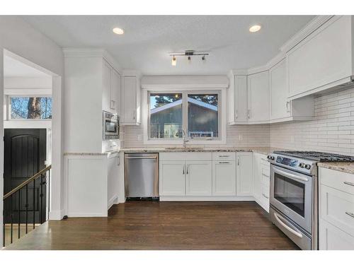 3 Cardiff Drive Nw, Calgary, AB - Indoor Photo Showing Kitchen With Stainless Steel Kitchen With Upgraded Kitchen