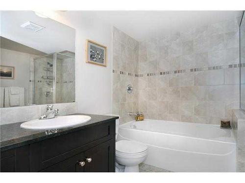 305-728 3 Avenue Nw, Calgary, AB - Indoor Photo Showing Bathroom