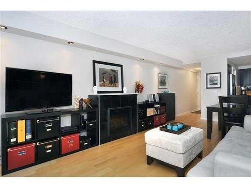 305-728 3 Avenue Nw, Calgary, AB - Indoor Photo Showing Living Room With Fireplace