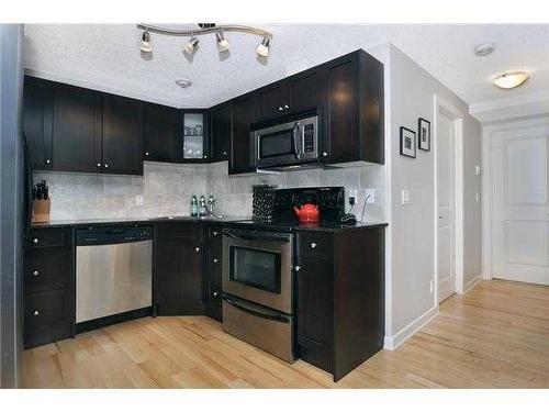 305-728 3 Avenue Nw, Calgary, AB - Indoor Photo Showing Kitchen With Stainless Steel Kitchen