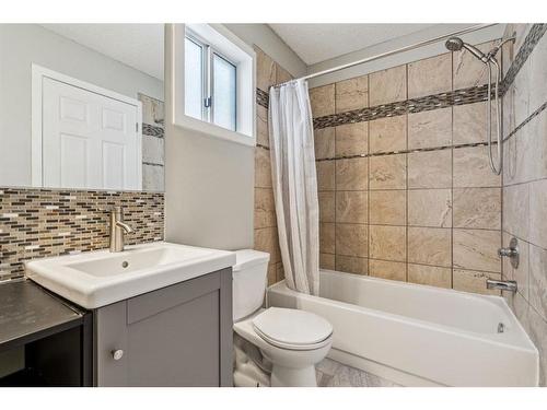 283 Coventry Close Ne, Calgary, AB - Indoor Photo Showing Bathroom