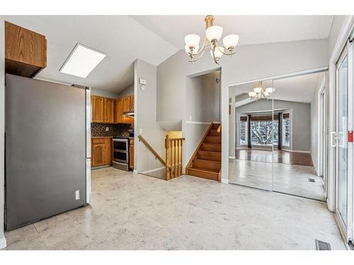 283 Coventry Close Ne, Calgary, AB - Indoor