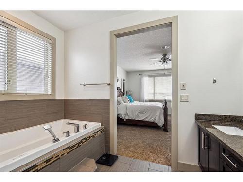 119 Wentworth Hill Sw, Calgary, AB - Indoor Photo Showing Bathroom