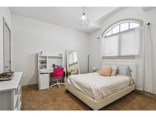 119 Wentworth Hill Sw, Calgary, AB - Indoor Photo Showing Bedroom