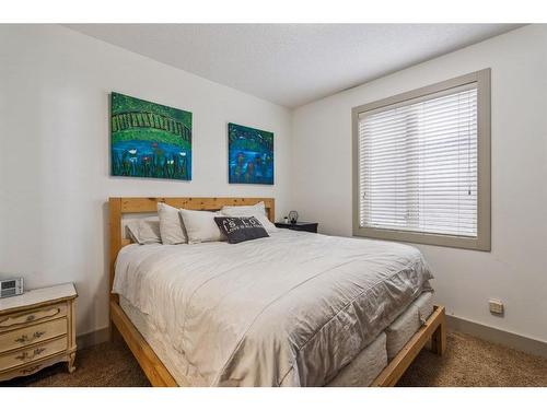 119 Wentworth Hill Sw, Calgary, AB - Indoor Photo Showing Bedroom