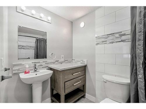 2108-12 Cimarron Common, Okotoks, AB - Indoor Photo Showing Bathroom