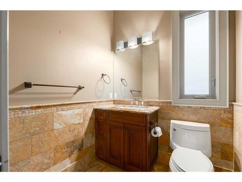 211 Aspen Ridge Place Sw, Calgary, AB - Indoor Photo Showing Bathroom