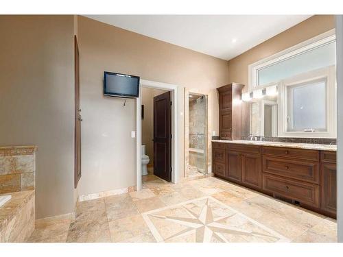 211 Aspen Ridge Place Sw, Calgary, AB - Indoor Photo Showing Bathroom