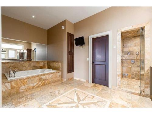 211 Aspen Ridge Place Sw, Calgary, AB - Indoor Photo Showing Bathroom