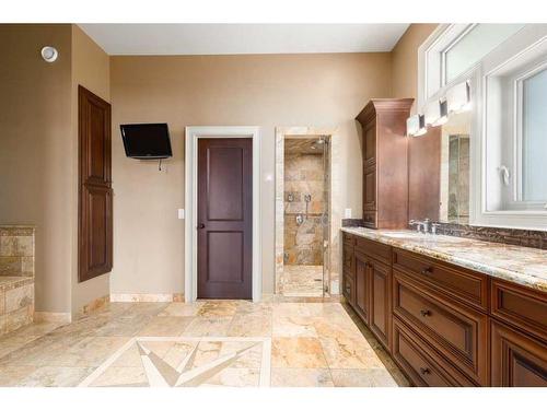 211 Aspen Ridge Place Sw, Calgary, AB - Indoor Photo Showing Bathroom